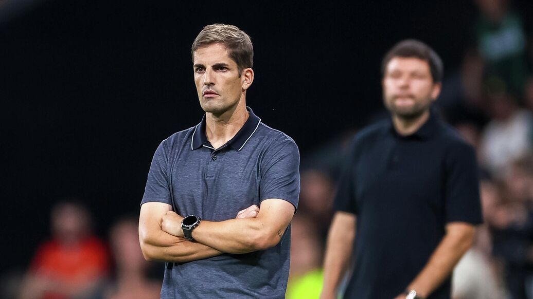 Роберт Морено с футболистами клуба Сочи