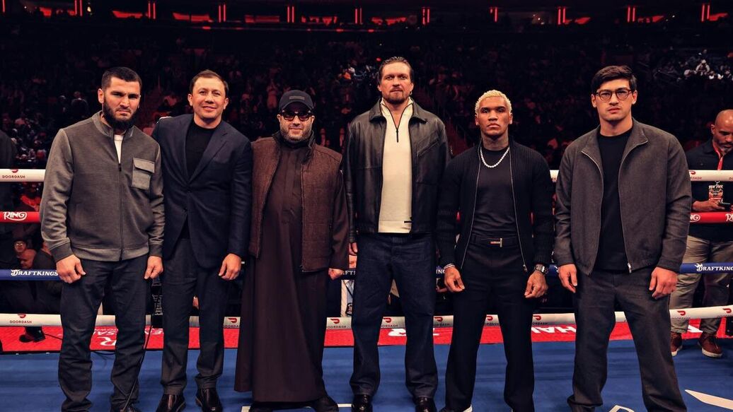 Бетербиев Бивол Усик фото — Бетербиев, Бивол и Усик на церемонии Ring Awards