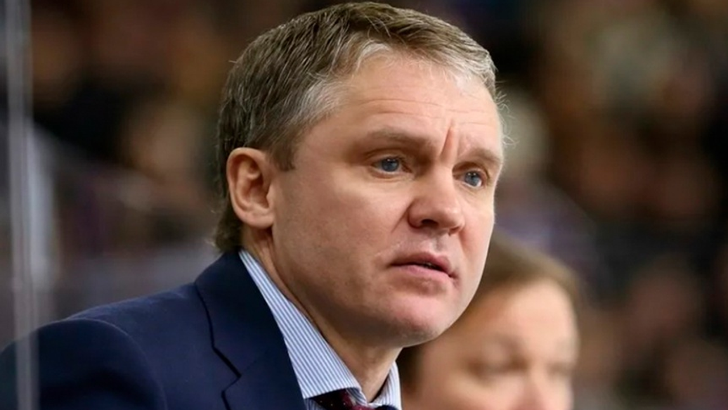 тренер Авангарда, шайба в голову, матч КХЛ — Тренер 'Авангарда' получил травму во время матча КХЛ