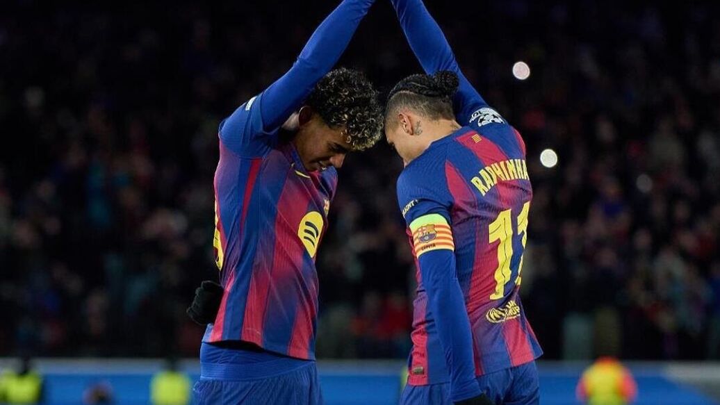 Барселона Севилья хет-трик — Хет-трик Рафиньи вывел "Барселону" к победе над "Севильей"