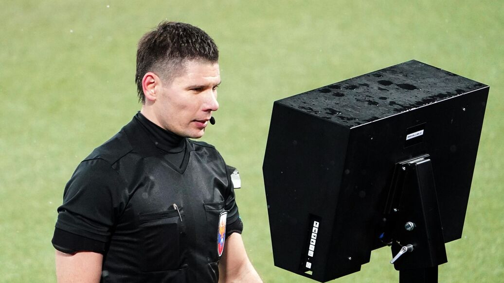 тренерские запросы VAR — В Англии тестируют систему тренерских запросов по VAR