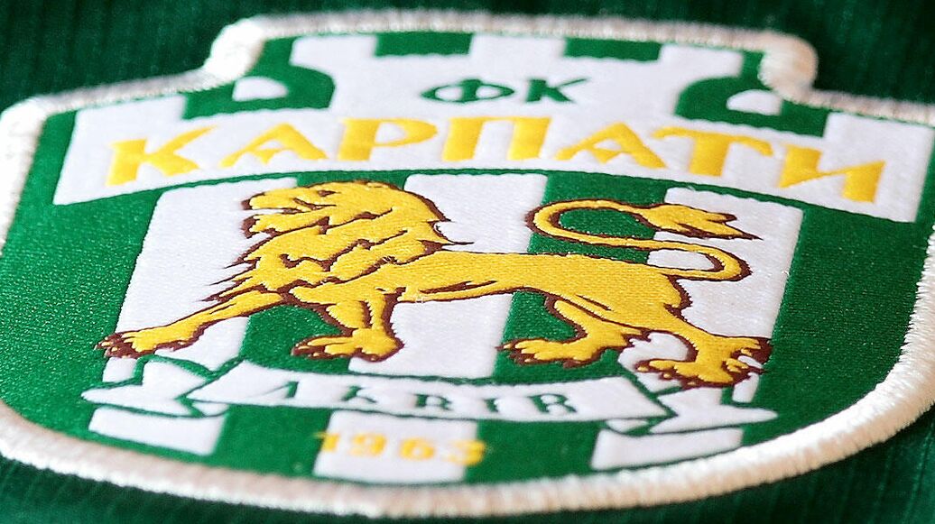 капитанская повязка, Денис Мирошниченко, Карпаты — Клуб из Украины снял капитанскую повязку с игрока за речь на русском