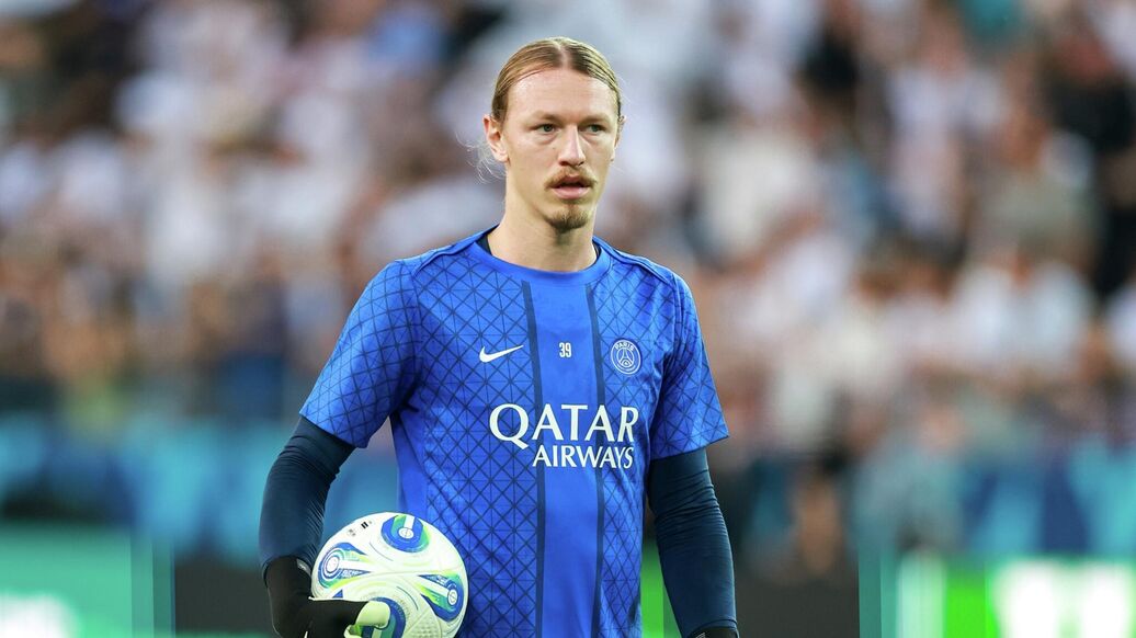 Сафонов вратарь, уровень вратаря — Энрике назвал Сафонова вратарем высшего уровня