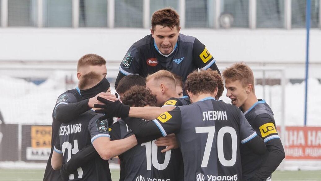 Челябинск Сокол матч — Футболисты "Челябинска" вдесятером одержали победу над "Соколом"