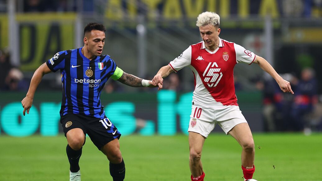 фанат Интера петарда — В Италии арестован фанат "Интера", бросивший петарду в вратаря