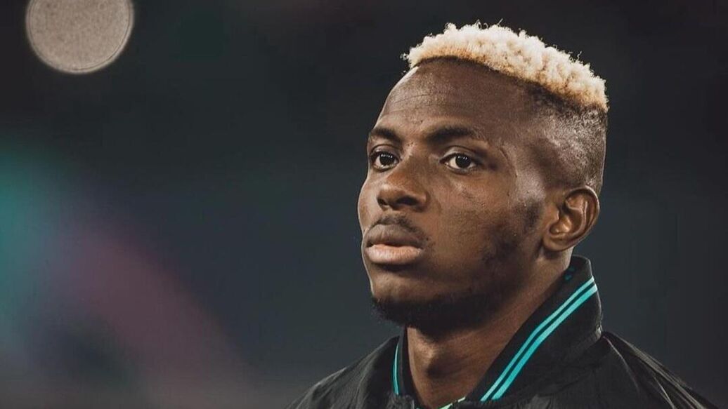 Осимхен перелом руки — Осимхен получил перелом руки после матча с "Ливерпулем"