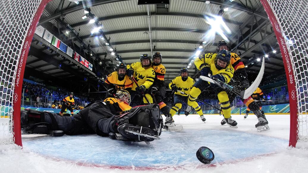 шведские хоккеистки туалет — Необычная ситуация в раздевалке шведских хоккеисток