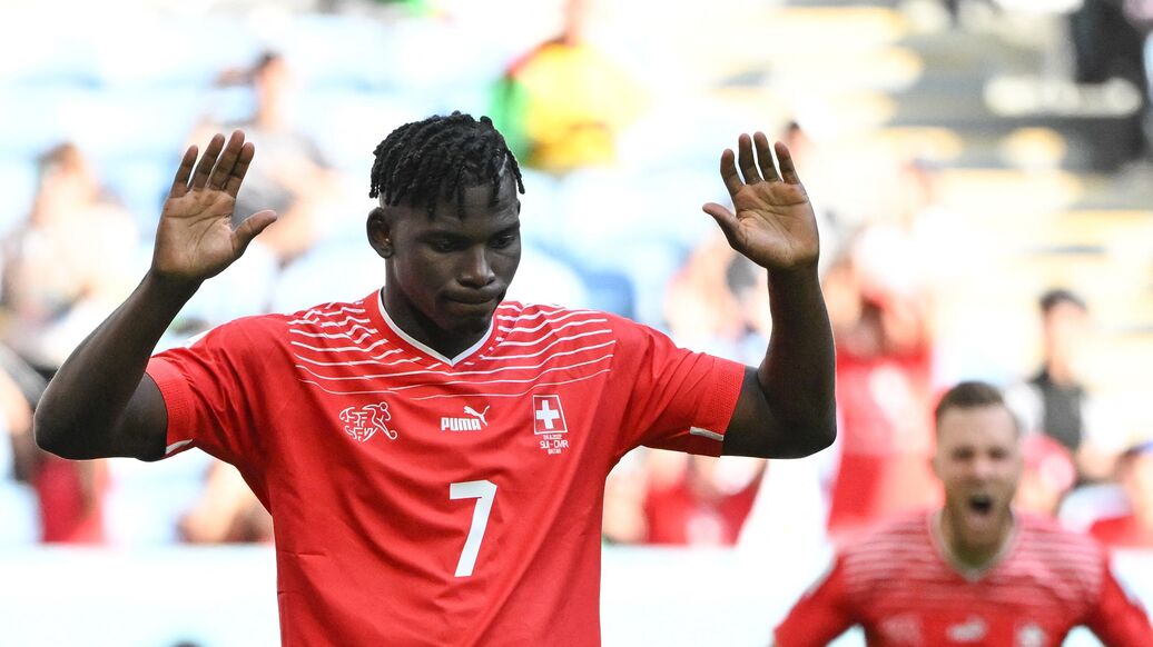 ограбление футболиста — Футболист сборной Швейцарии стал жертвой попытки ограбления