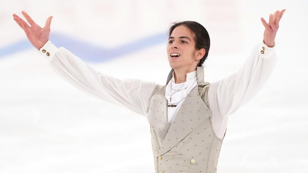 ободки Гуменника — Болельщики изготовили ободки для поддержки Гуменника в Милане