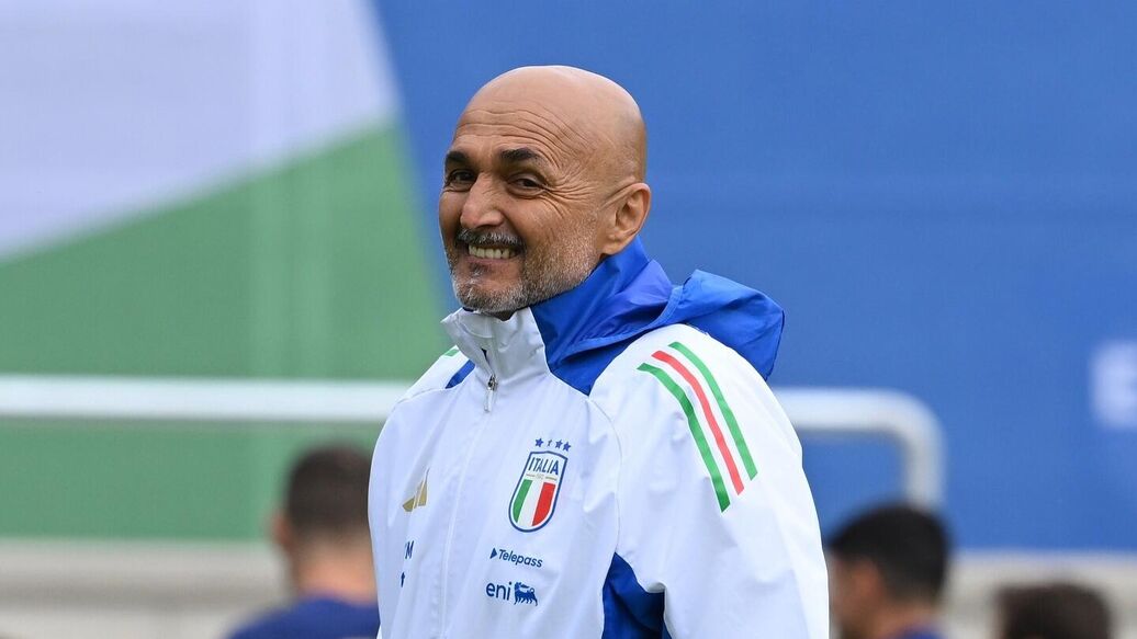 тренер Ювентуса VAR — Тренер "Ювентуса" поцеловал журналистку во время интервью