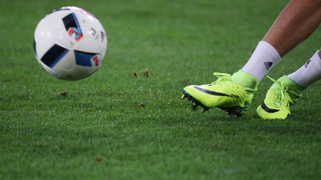 Сен-Максимен, расизм, уход из клуба — Сен-Максимен покинул клуб