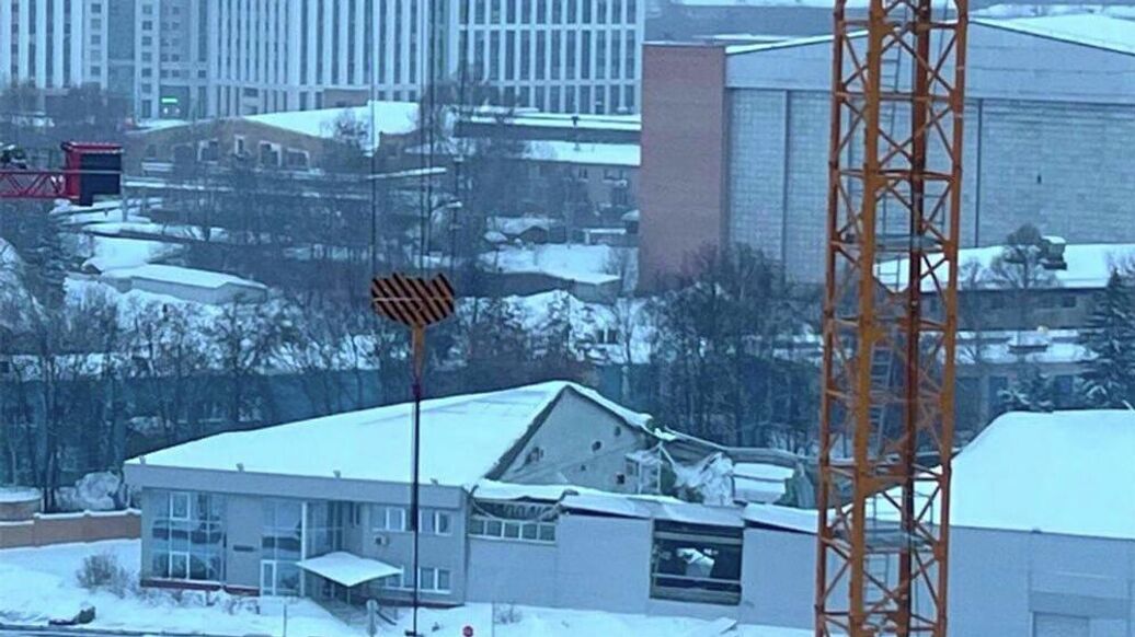 каток ЦСКА обрушение крыши — Обрушение крыши катка ЦСКА на ледозаливочную машину без водителя