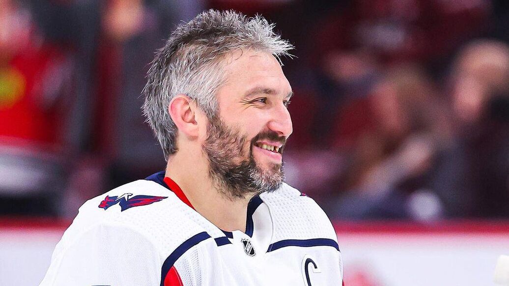 Овечкин торт НХЛ — Александру Овечкину подарили торт с пожеланием о тысяче шайб