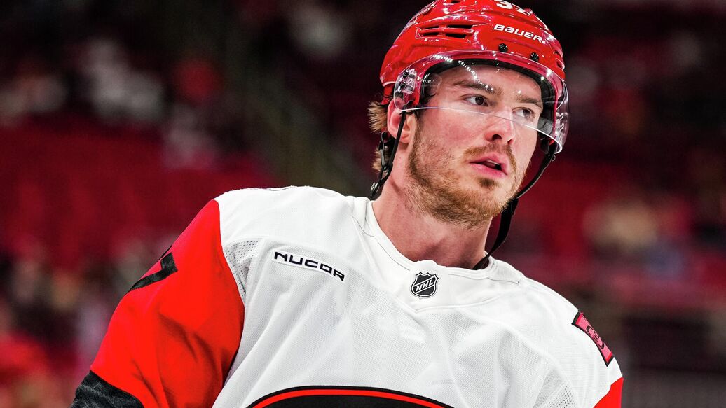 Свечников, Каролина, Ванкувер, НХЛ — Гол Свечникова принес победу "Каролине" над "Ванкувером"