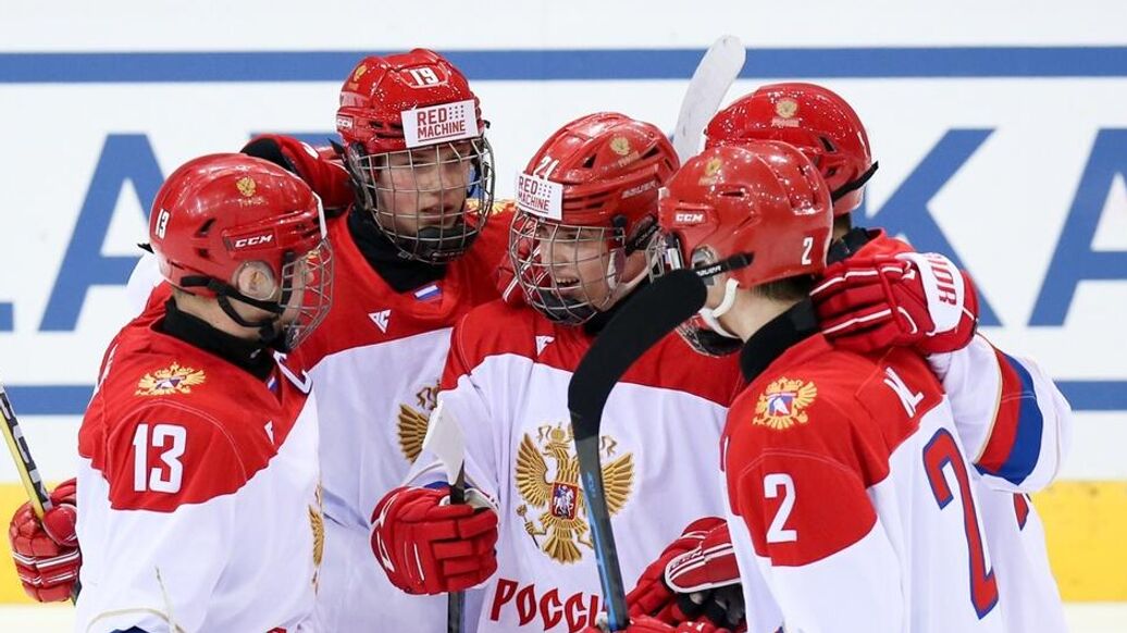 юниоры России, женская сборная — Юниоры России одержали уверенную победу над женской сборной