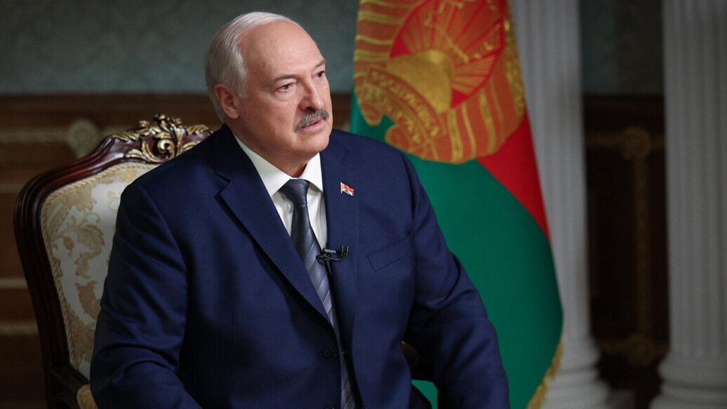 Лукашенко биатлонисты сало — Лукашенко угостил белорусских биатлонистов салом