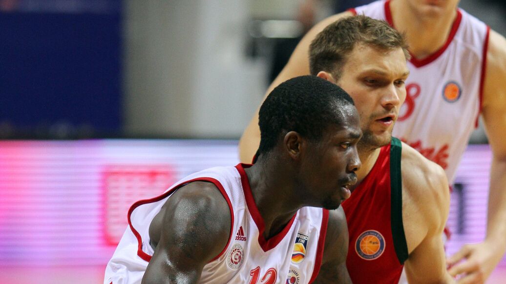 Патрик Беверли нападение — Экс-баскетболист Патрик Беверли избежал уголовного наказания